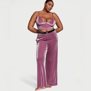VICTORIA'S SECRET
Velvet Cami & Shimmer Knit Pants Pajama Set